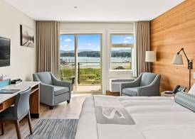 Sproat Lake Landing Resort 5