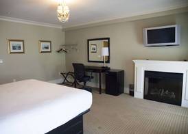 Niagara Crossing Hotel and Spa 3