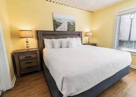 Oceanfront Litchfield Inn 5