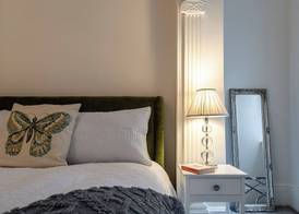 Garden Flat Apartment in Grosvenor Place 3