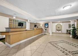 Howard Johnson by Wyndham Columbus Fort Benning 2