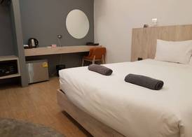 All day hostel at BTS Bang Chak 5