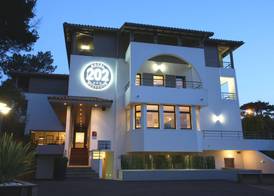 Hotel 202 2