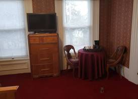 The Colonial Motel 4
