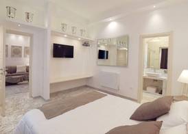 FLOS Guest House 5