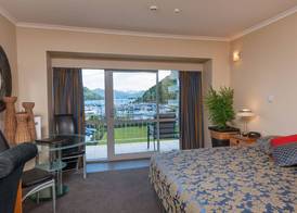 Beachcomber Inn Picton 5