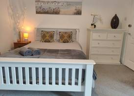 Cosy Bee 5