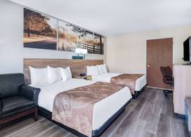 Days Inn by Wyndham Macon I-475 4