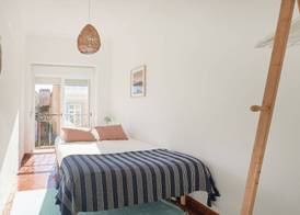 Central & Sunny 2BR Apt Near Beach, By TimeCooler 3