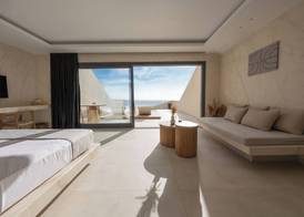 Pnoe Luxury Suites 3