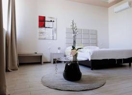 Queen Hotel 2