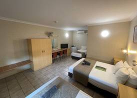 Pine Tree Motel 4