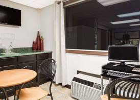 Super 8 by Wyndham Greensboro 3
