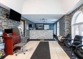 Super 8 by Wyndham Niagara Falls by the Falls 2
