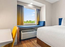 Microtel Inn and Suites - Salisbury 5