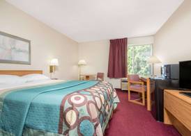 Super 8 by Wyndham Menomonie WI 5