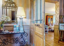 Demeure Saint Louis Historic manor, air-conditioned, free private parking, City 700m, WIFI, view 2