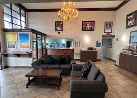 Days Inn & Suites by Wyndham Tuscaloosa - Univ. of Alabama 2