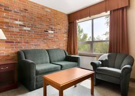 Travelodge by Wyndham North Bay Lakeshore 4