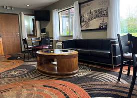 Super 8 by Wyndham Paris IL 5
