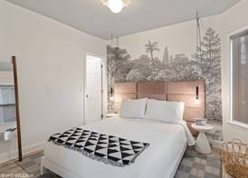 The Neighborhood Hotel - Lincoln Park LP 3