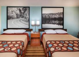 Super 8 by Wyndham Burlington NC 4