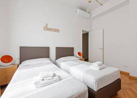 Roomy Apartment Duomo & San Babila 5