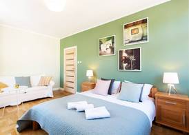 Faust and Mona Lisa Apartments 3