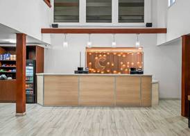 Comfort Inn & Suites 3