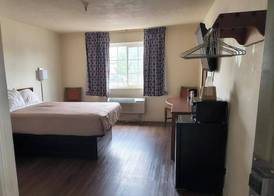 Ameri-Stay Inn & Suites 4