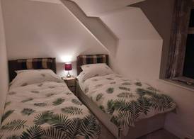 3 Bed Barn - Sleeps up to 6 - Parking - Wifi 4