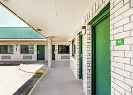 OYO Hotel Yoakum West 4