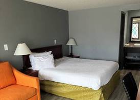 Home Town Inn 4