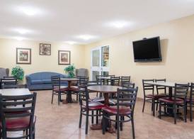 Days Inn by Wyndham Faribault 3
