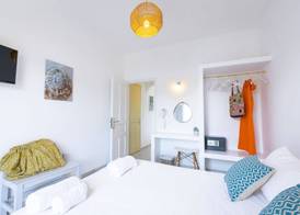 Akrotiri Hotel 2