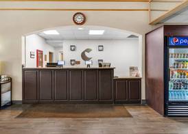 Comfort Suites Airport 4