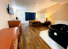 Falls Lodge & Suites 3