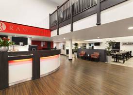Ramada by Wyndham Oxford 3
