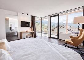 byHaller Suites & AO Restaurant 3