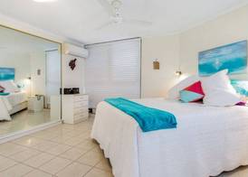 Cairns Ocean View Apartment in Aquarius 5