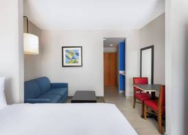 Holiday Inn Express & Suites SPRING HILL by IHG 2