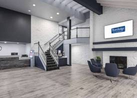 Travelodge by Wyndham Barrie 2