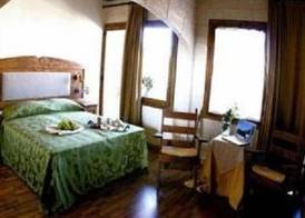 UNA HOTELS Regina Bari 4