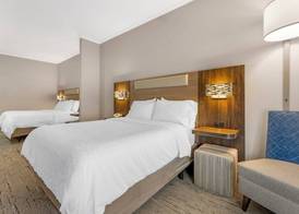 Holiday Inn Express BREEZEWOOD by IHG 3
