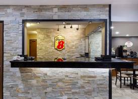 Super 8 by Wyndham Decorah 2