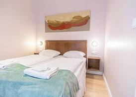 1 Aprt & 5 Stylish Hotel Rooms, Comfort & Convenience Combined 5