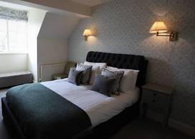 Ravenstone Manor 5