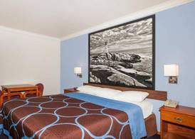 Creekside Inn & Suites 5