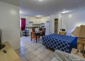 Richard's Motel Studios 3