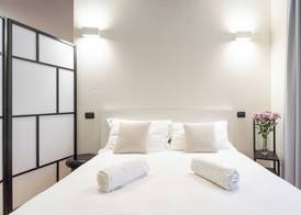 White Flat Como City Center by Rent All Como 4